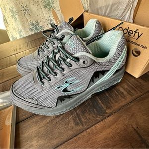 Gdefy mighty walk shoes size 8